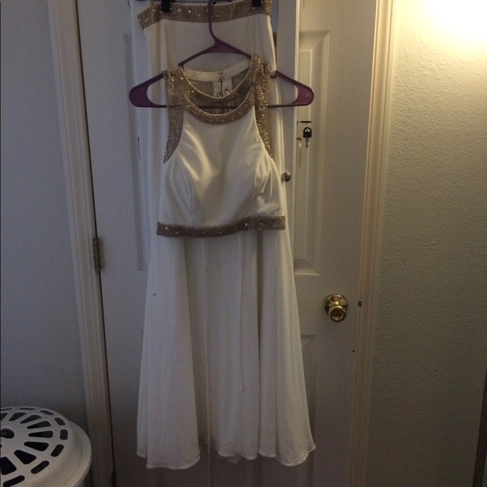 Faviana prom dress. Size 8. Lace up back two piece